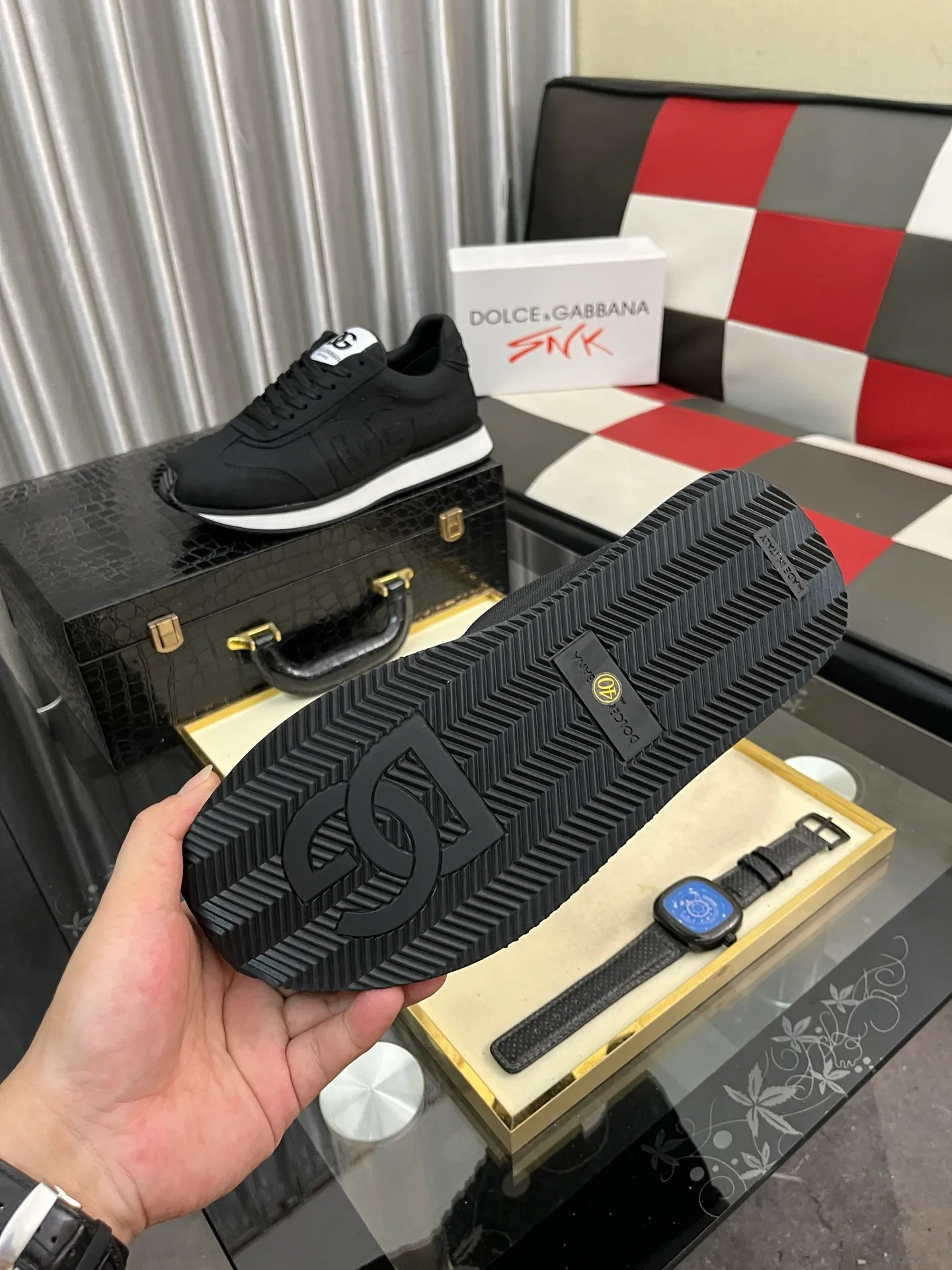 Men's shoes 💰458⌚️⌚️DG's latest popular casual shoes 🔥🔥, the tongue has the brand's iconic details, and the combination of silk cowhide and cow suede enhances the style. Fashionable and versatile, it can complement any look. Create an exquisite design with unique dynamic vitality and modern atmosphere, showing modern elegance. Size: 36-464️⃣colors available